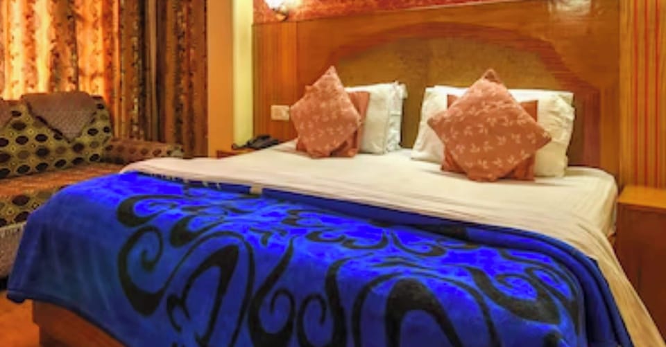 Superior Double Room | Hypo-allergenic bedding, desk, soundproofing, free WiFi