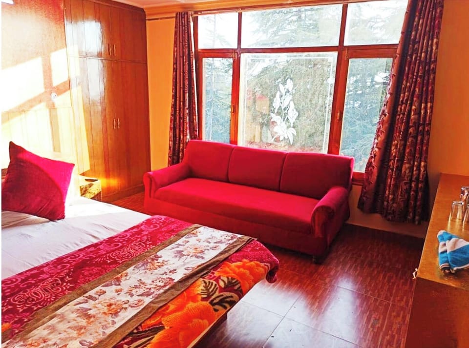 Superior Double Room | Hypo-allergenic bedding, desk, soundproofing, free WiFi