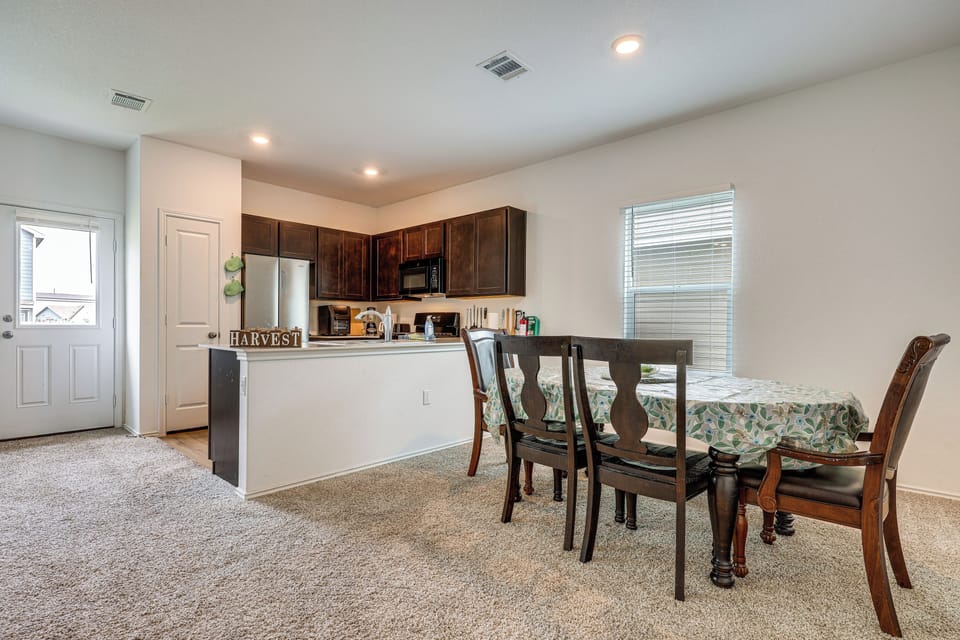 House (4 Bedrooms) | Interior