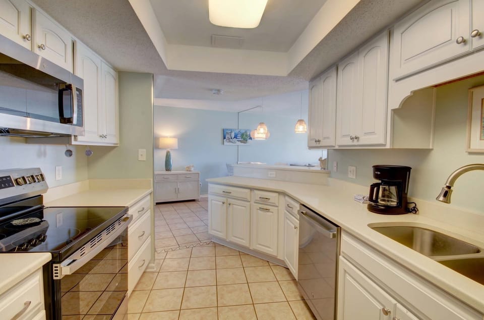 Condo, 1 Bedroom | Private kitchen | Coffee/tea maker, fridge, oven, stovetop