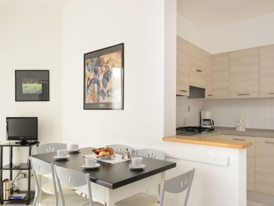Apartment, 2 Bedrooms, Balcony | Dining room