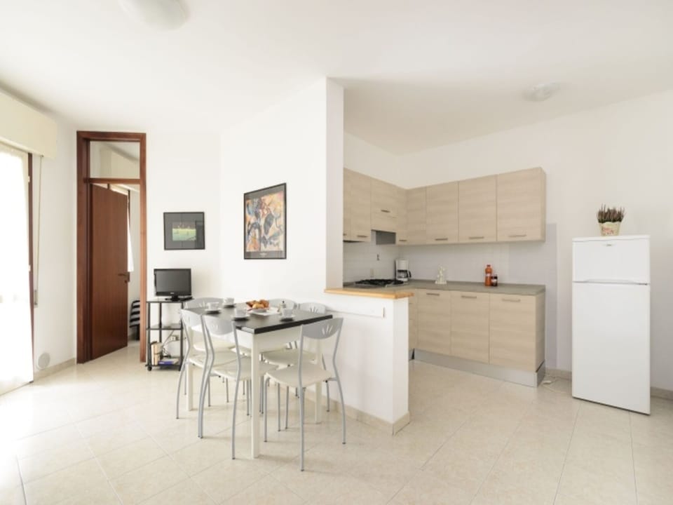 Apartment, 2 Bedrooms, Balcony | Dining room