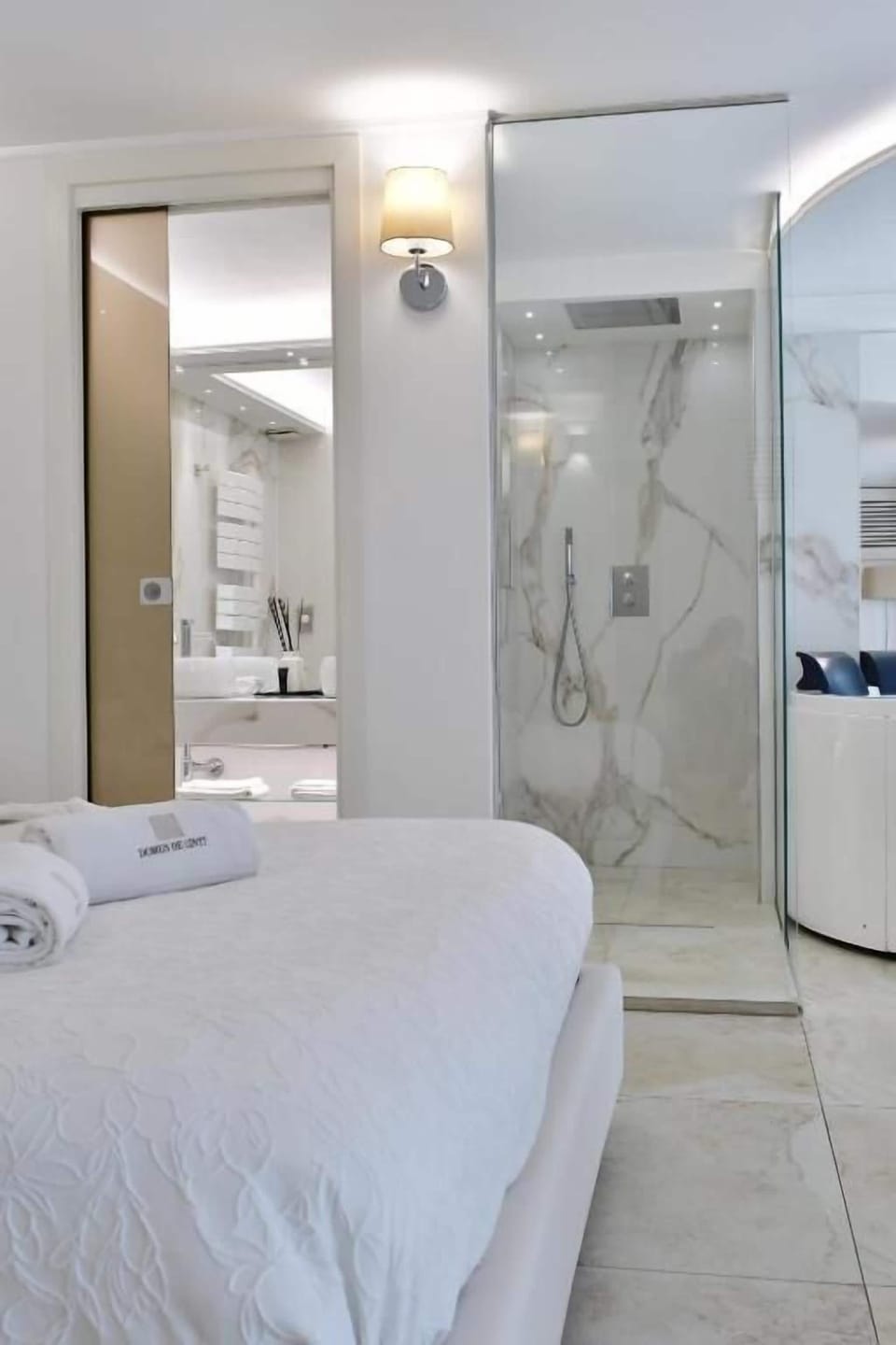 Premium Suite, 1 King Bed, Non Smoking, City View | In-room safe, desk, laptop workspace, blackout drapes