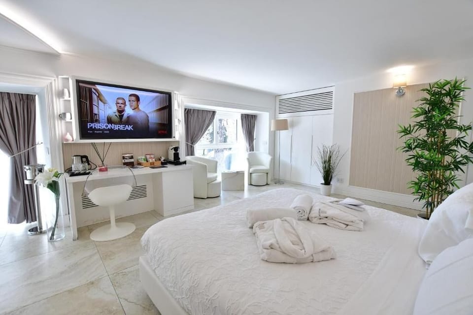 In-room safe, desk, laptop workspace, blackout drapes
