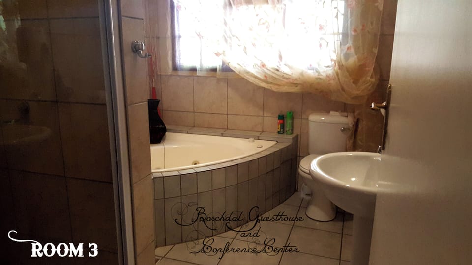 Family Quadruple Room | Bathroom | Separate tub and shower, free toiletries, hair dryer, towels