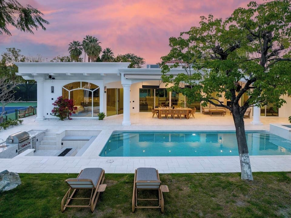 House | 6 bedrooms, desk, high-speed internet