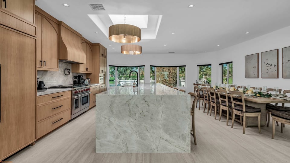 House | 6 bedrooms, desk, high-speed internet