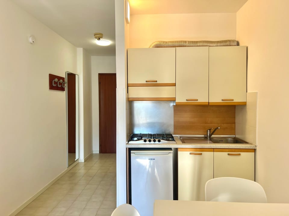 Studio, Balcony, City View | Interior