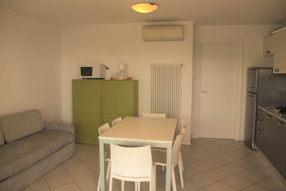 Apartment, 2 Bedrooms, Balcony, City View | Living room
