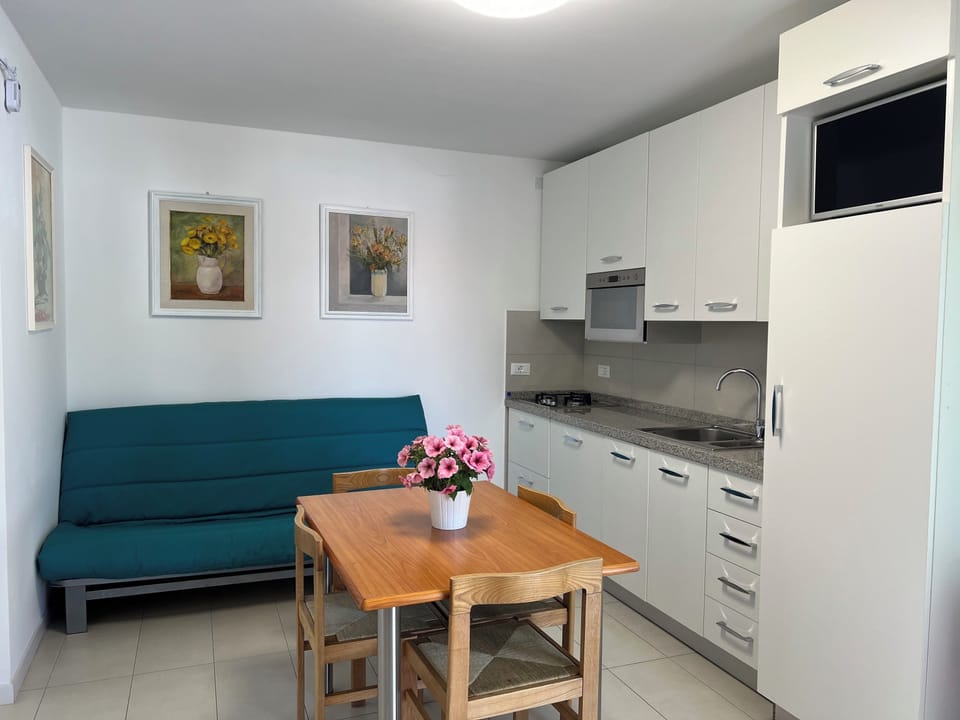 Apartment, 1 Bedroom, Balcony, City View | Living room