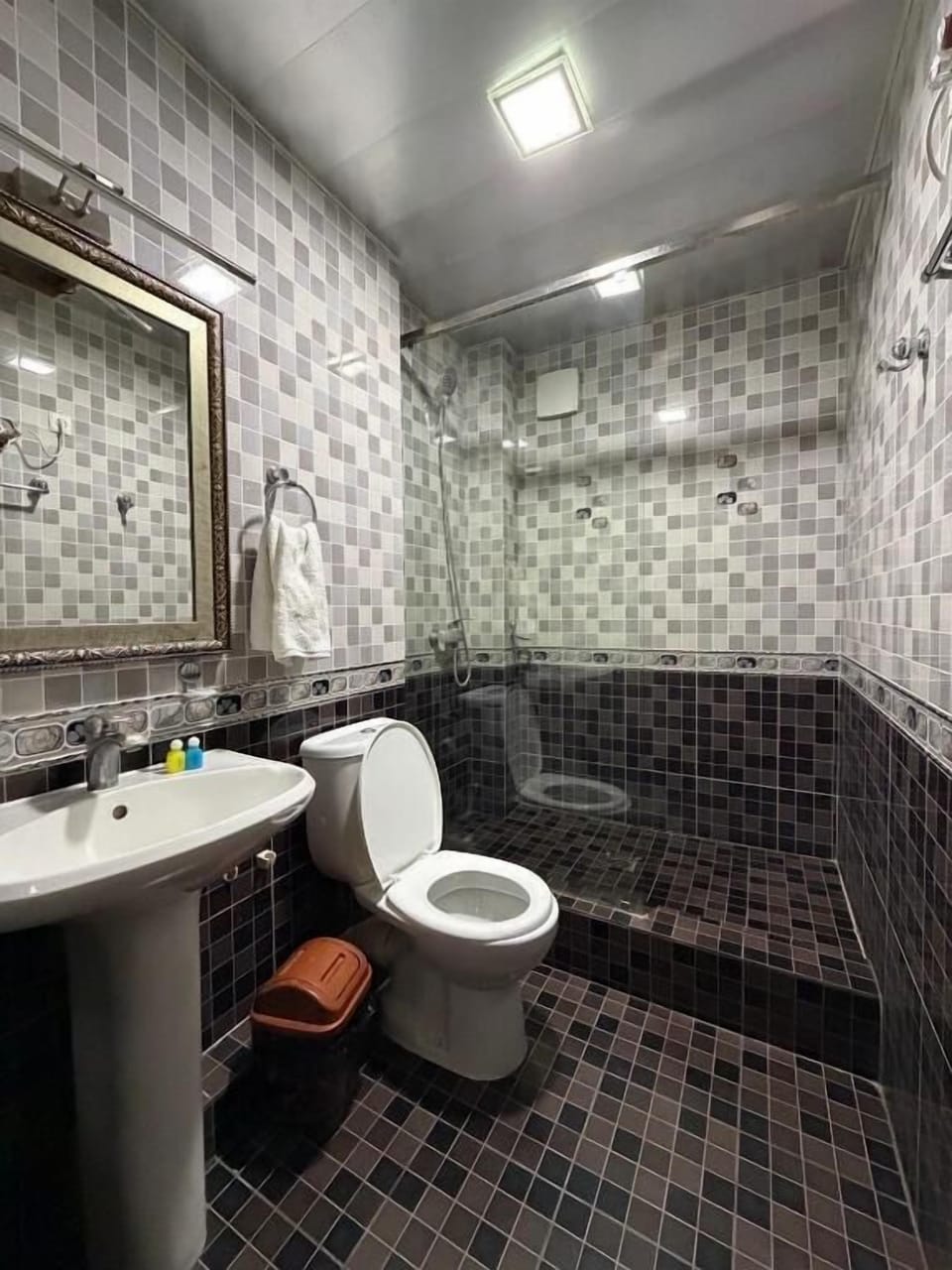 Twin Room, Patio, City View | Bathroom | Shower, free toiletries, hair dryer, towels