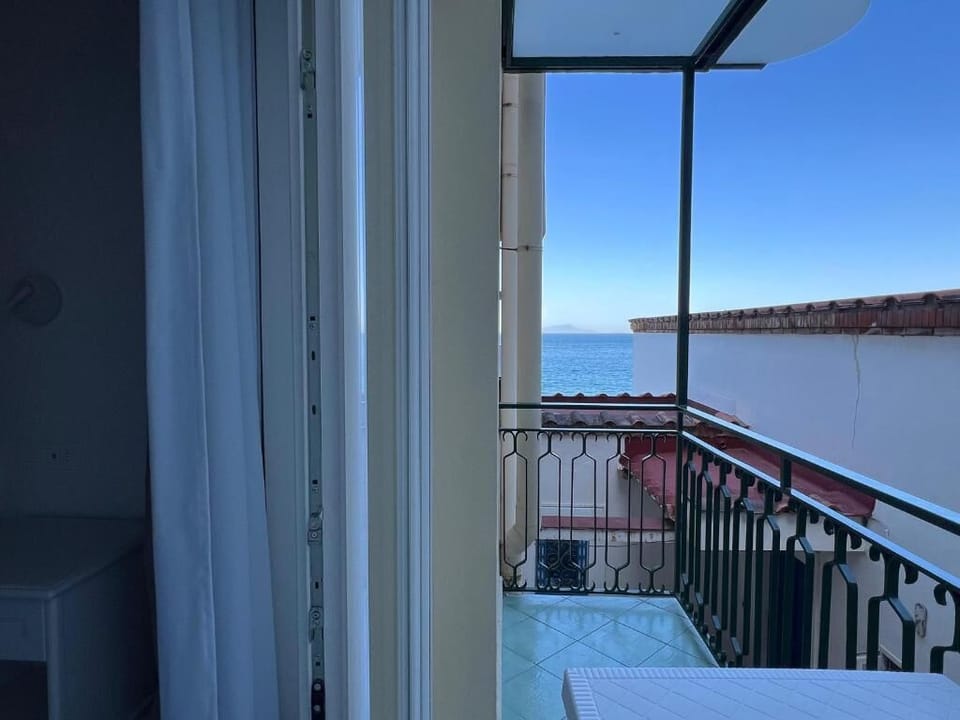 Junior Suite, Balcony, City View | Interior