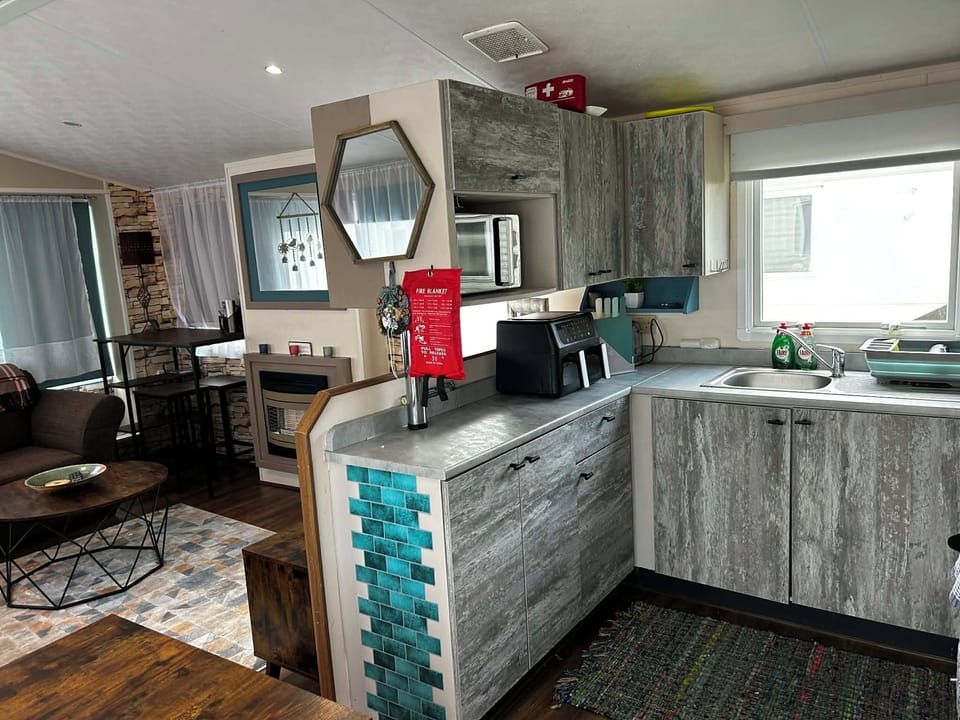 Mobile Home, 3 Bedrooms, Balcony | Interior