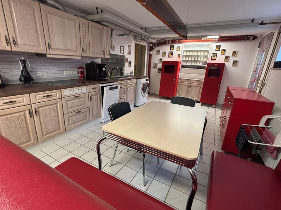 Double Room, Private Bathroom, Garden Area | Shared kitchen facilities | Fridge, oven, stovetop, dishwasher