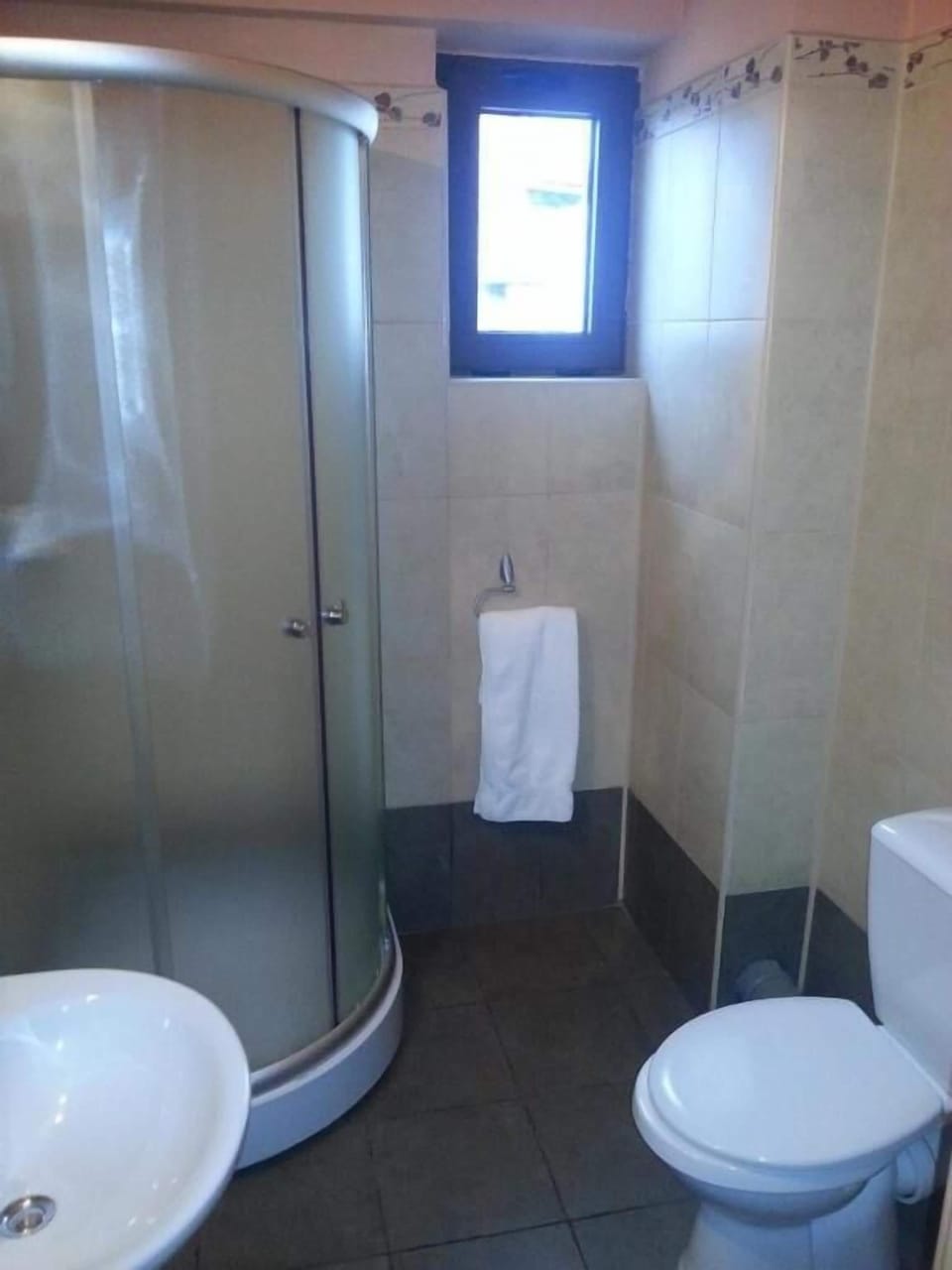 Twin Room | Bathroom
