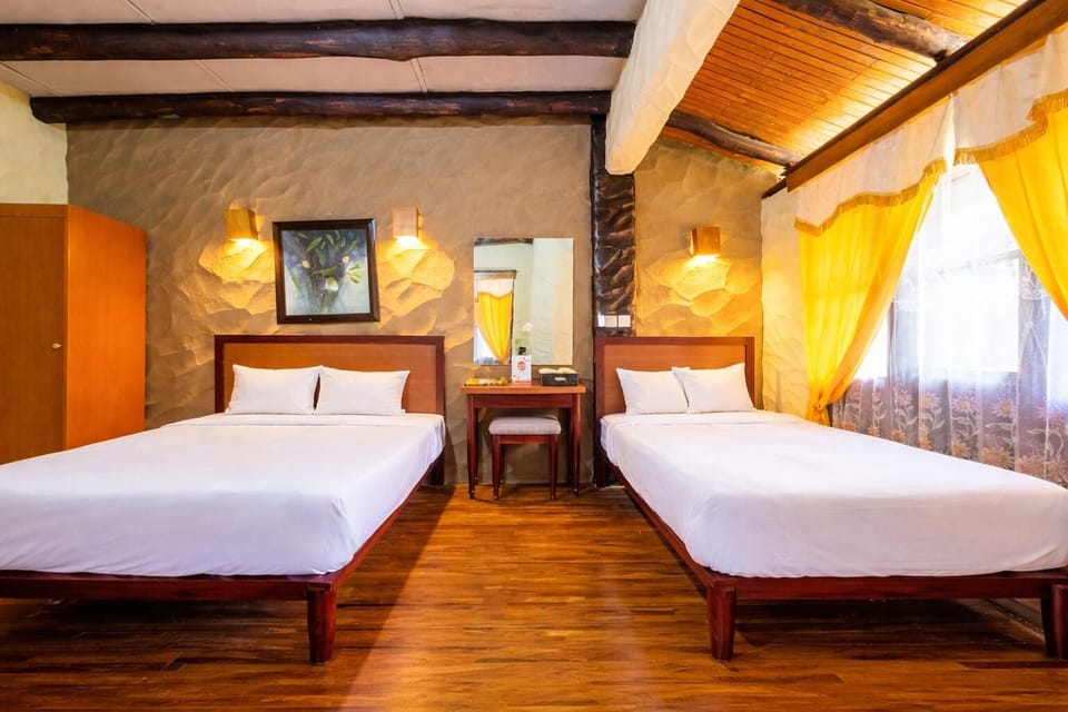 Deluxe Twin Room, 1 Bedroom, Courtyard View | Free WiFi, bed sheets