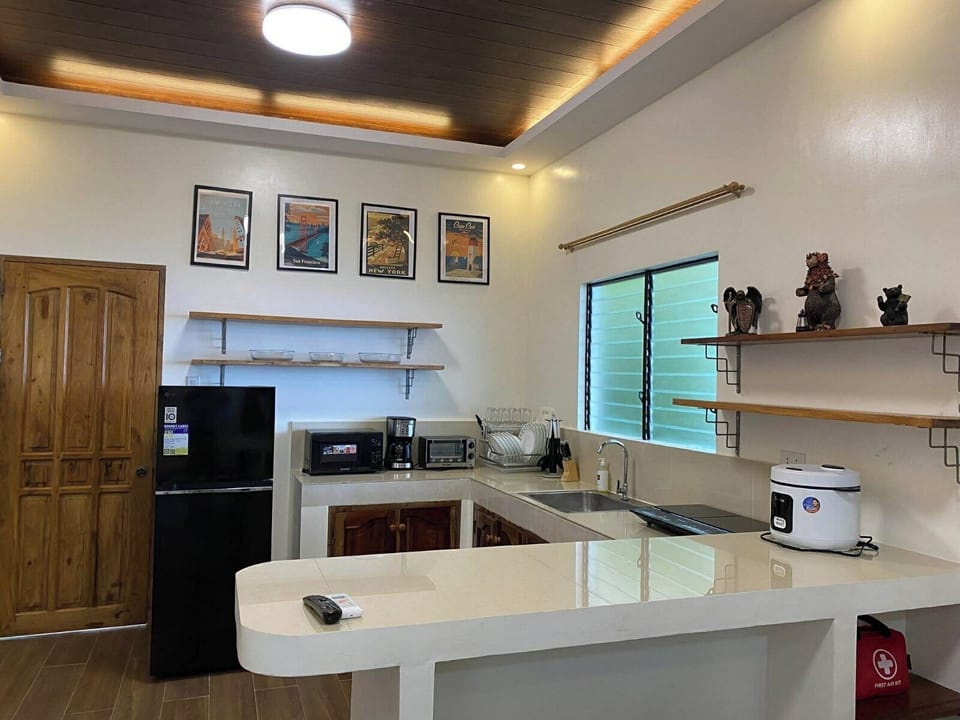 House, 1 Double Bed, Kitchen, Mountain View | Private kitchen | Microwave, stovetop, rice cooker, cookware/dishes/utensils
