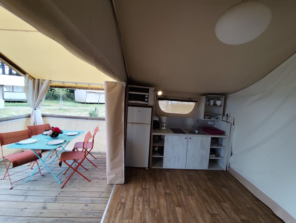Comfort Cottage | Private kitchen | Highchair