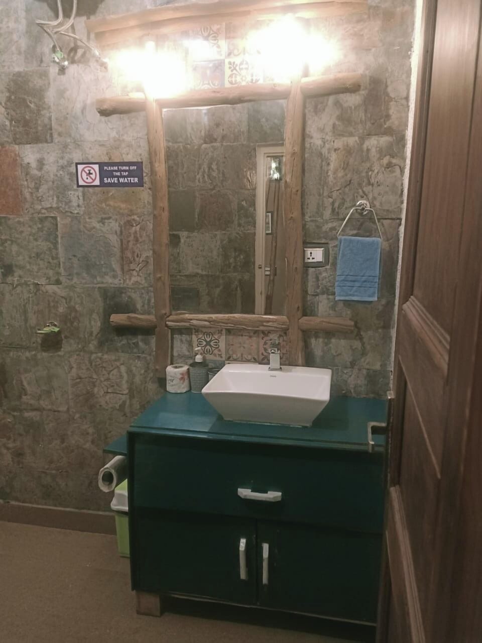 Family Room | Bathroom