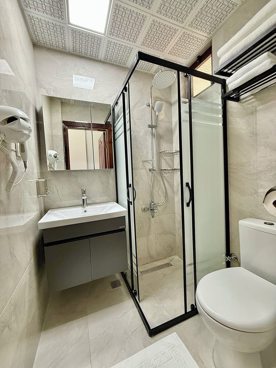 Standard Double Room, Partial Sea View | Bathroom