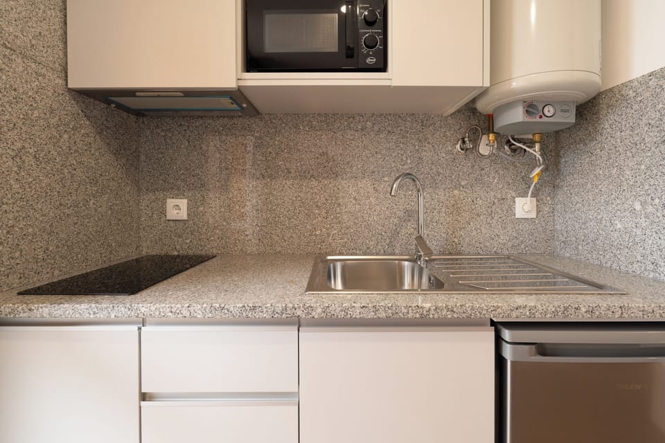 Bungalow, Mountain View | Private kitchen | Fridge, microwave, cookware/dishes/utensils
