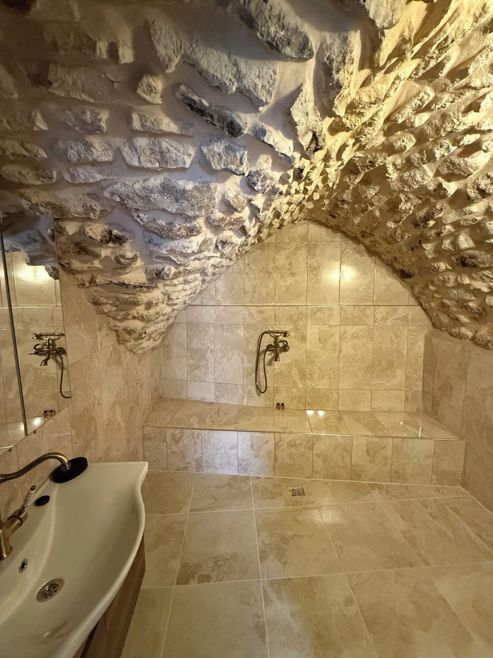 Deluxe Room, Hill View | Bathroom | Shower, hair dryer, towels, soap