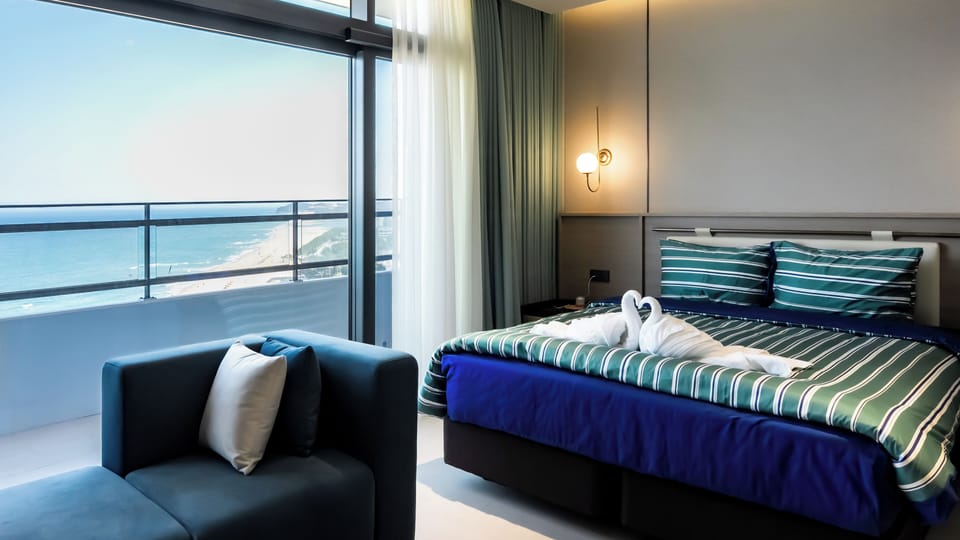 Medium Suite Double (Ocean) | Minibar (some free items), laptop workspace, WiFi (free)
