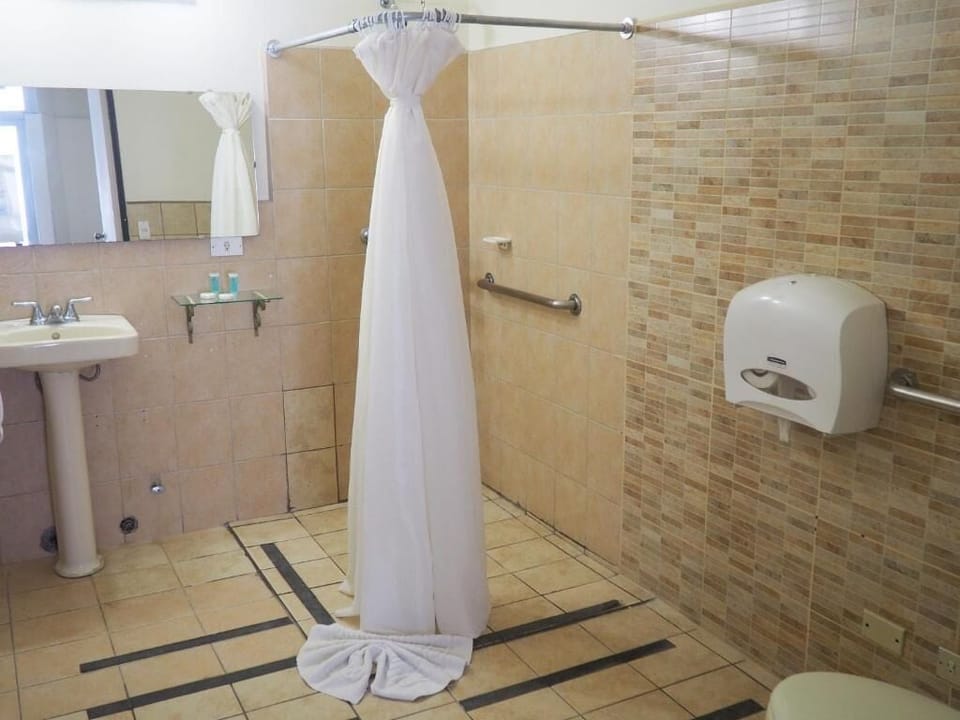 Double Room, Mobility Accessible, City View | Bathroom