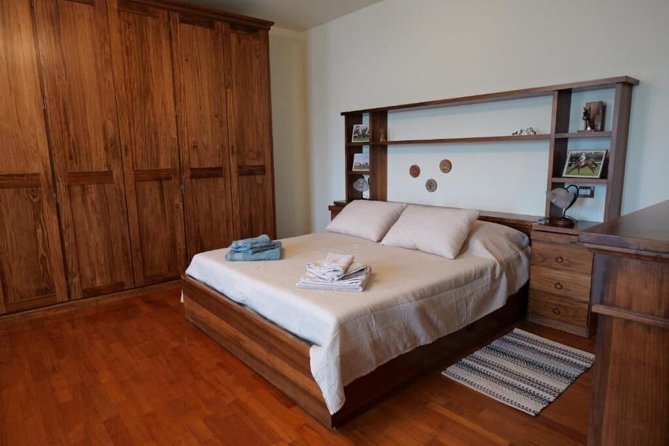 Deluxe Double Room, Balcony, Courtyard View | Iron/ironing board (on request)