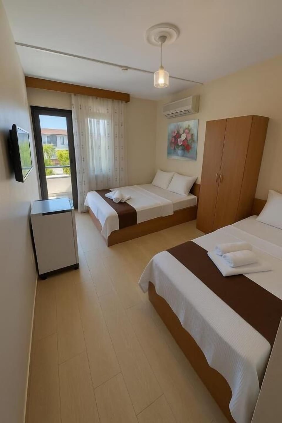 Triple Room, Balcony, City View | Desk