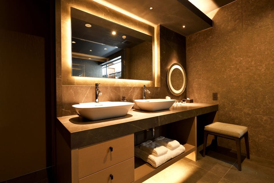 Suite, City View | Bathroom