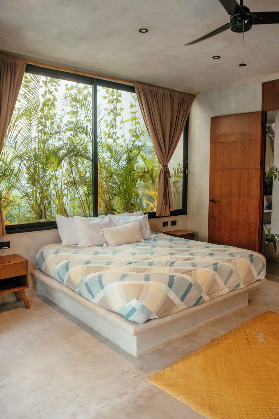 Comfort Room | Iron/ironing board, free WiFi