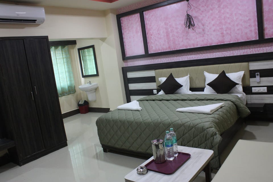 Deluxe Double Room | Egyptian cotton sheets, premium bedding, desk, free WiFi