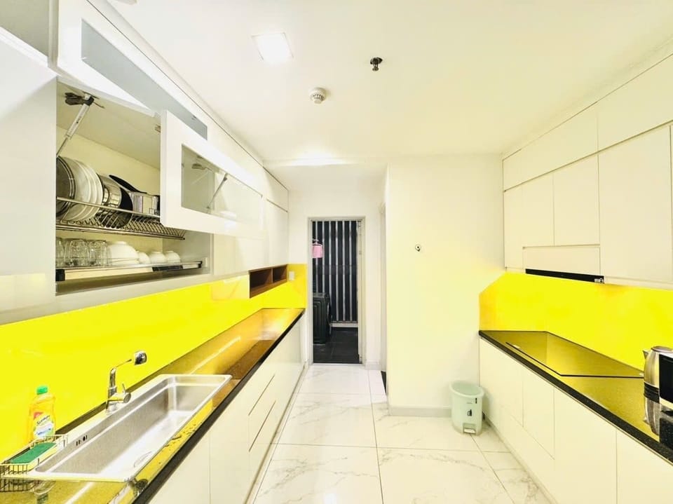 Deluxe Apartment, 2 Bedrooms, Balcony, City View | Private kitchen | Fridge, microwave, oven, stovetop