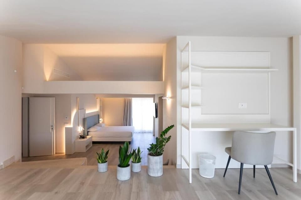 Deluxe Quadruple Room | In-room safe, desk, blackout drapes, free WiFi
