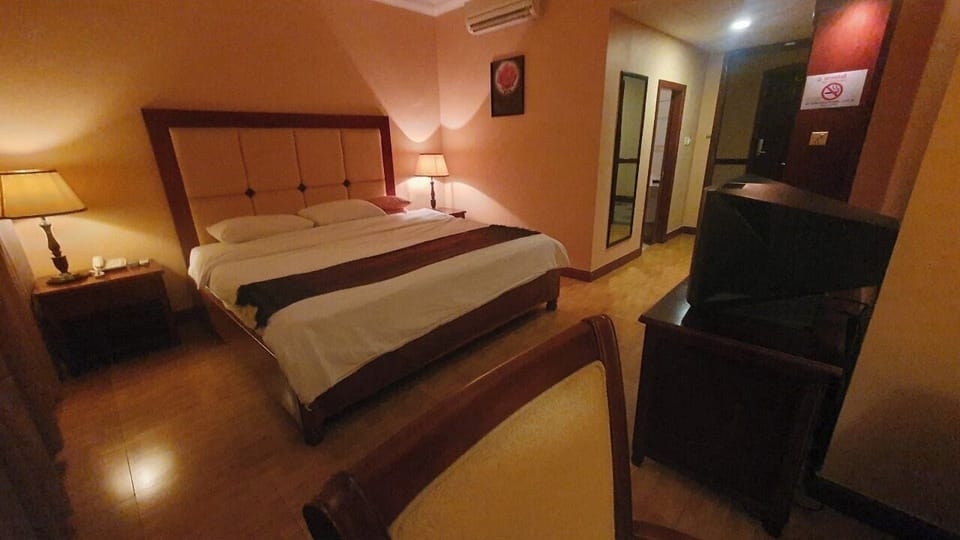 Deluxe Double Room, City View | Desk, WiFi (free), bed sheets