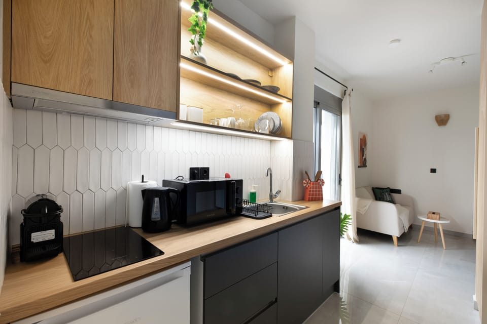 Studio, 1 Double Bed, Kitchenette, City View | Private kitchenette | Mini-fridge, microwave, stovetop, espresso maker