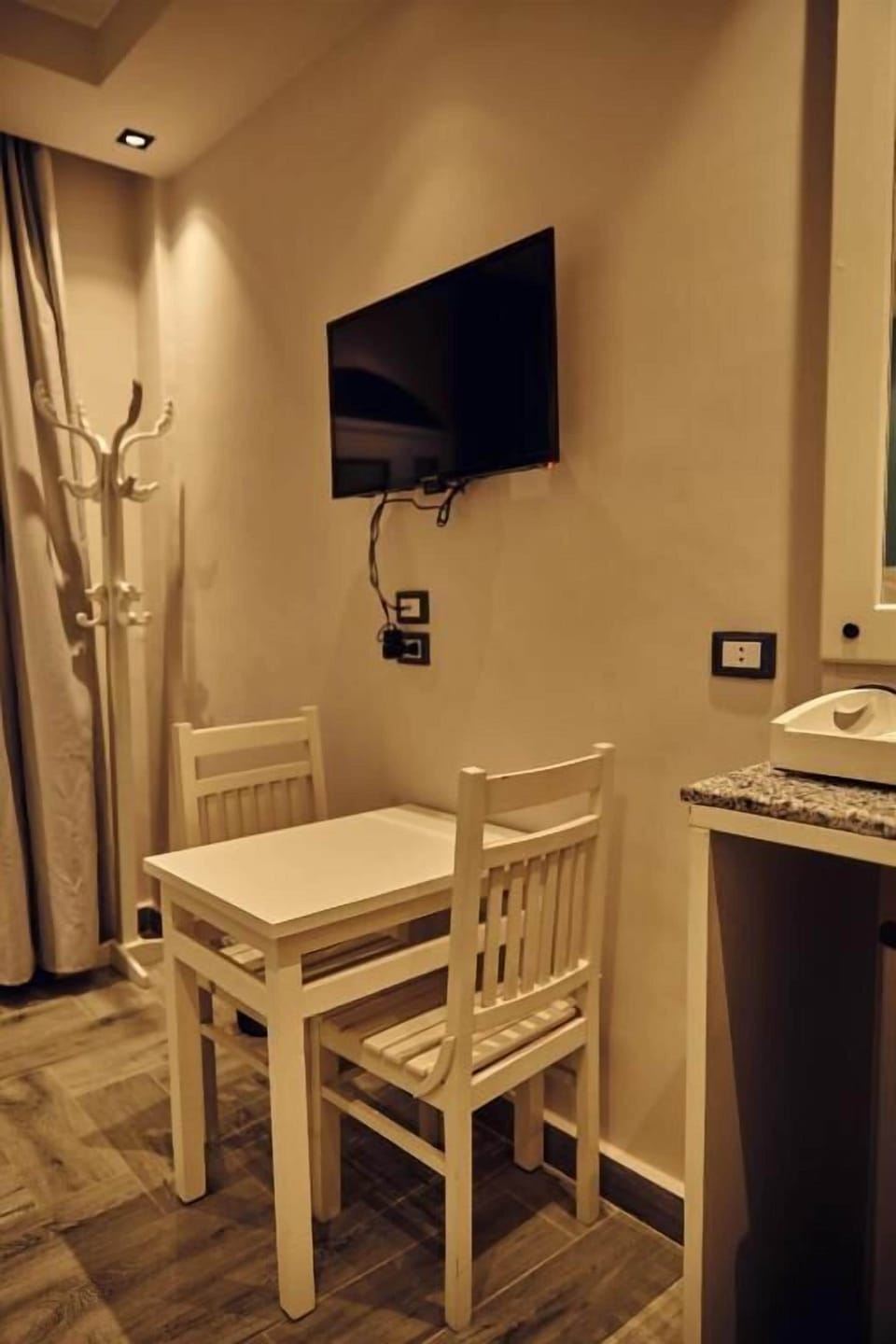 Single Room, Balcony, Sea View | Dining