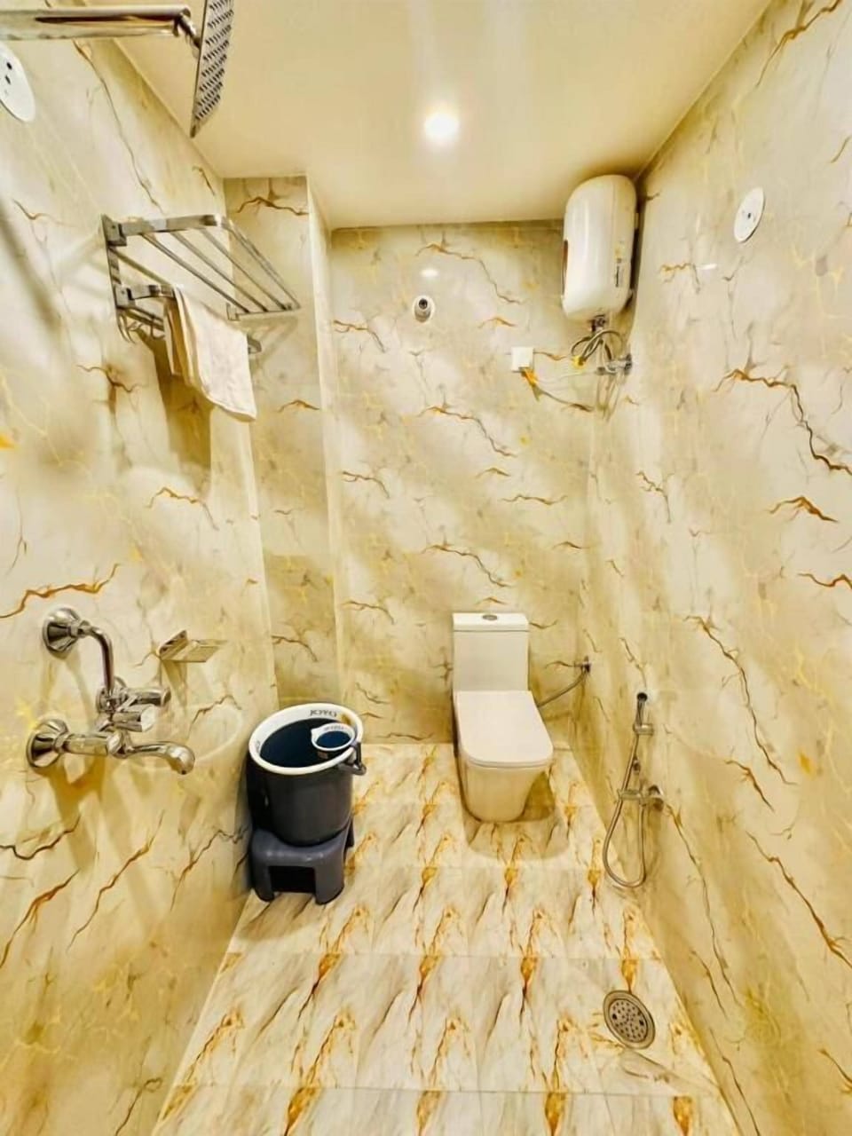Luxury Suite, City View | Bathroom | Slippers, bidet