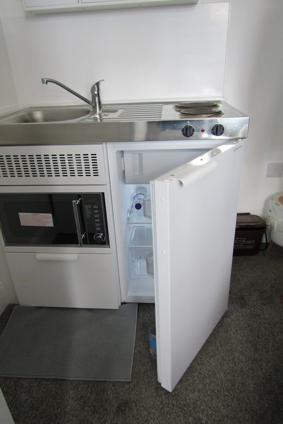 Studio, 1 Bedroom, City View | Private kitchen