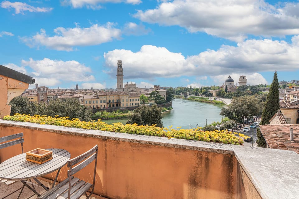 Duplex, River View | Outdoor dining