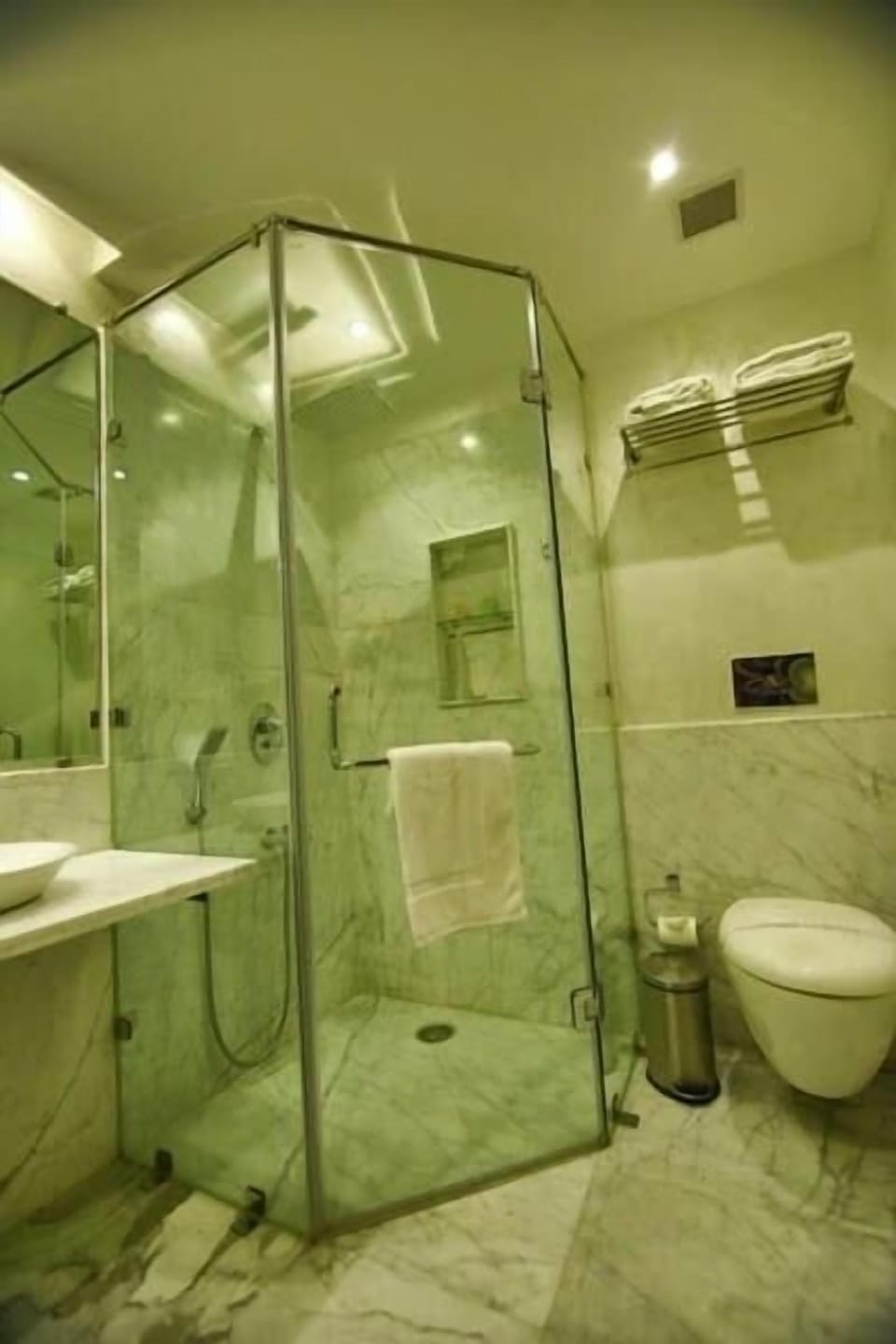 Shower, free toiletries, bathrobes, slippers