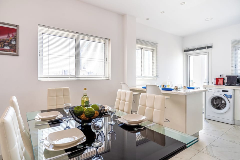 Apartment, 2 Bedrooms, Kitchen, City View | Dining