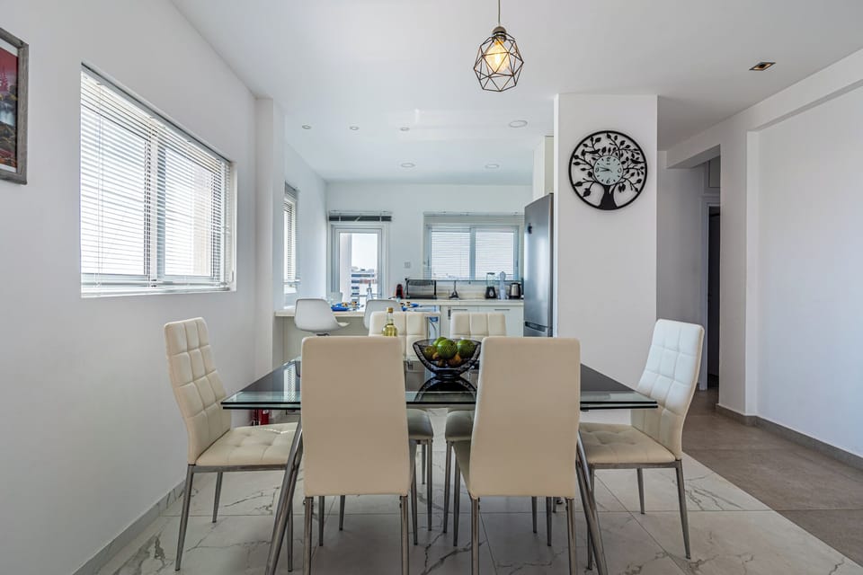 Apartment, 2 Bedrooms, Kitchen, City View | Dining