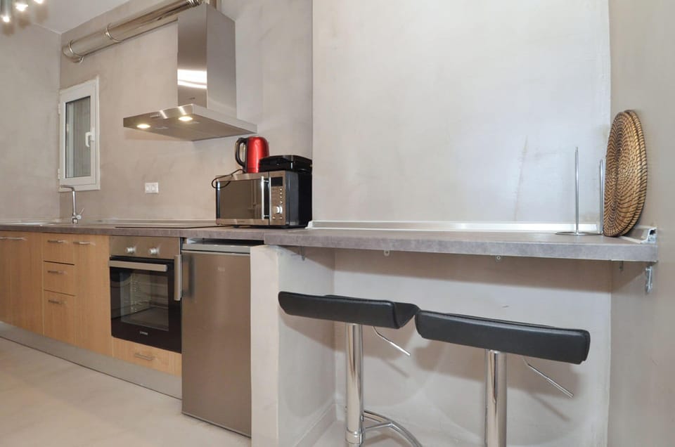Apartment, City View | Private kitchen