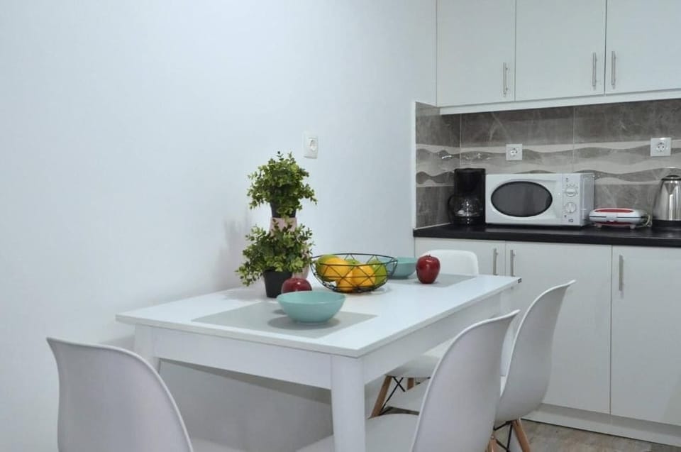 Apartment, City View | Dining