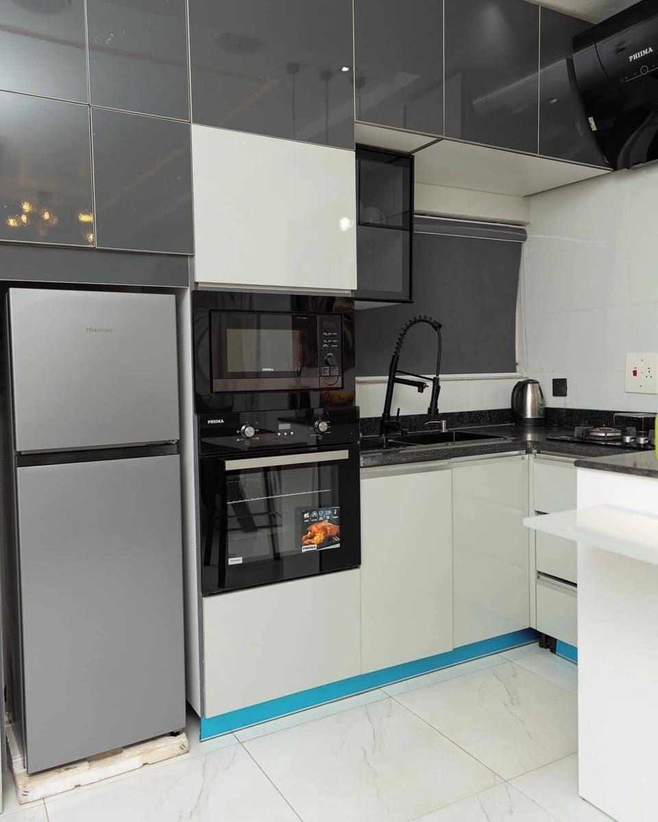 Economy Apartment, Balcony, City View | Private kitchen | Fridge, microwave, oven, stovetop