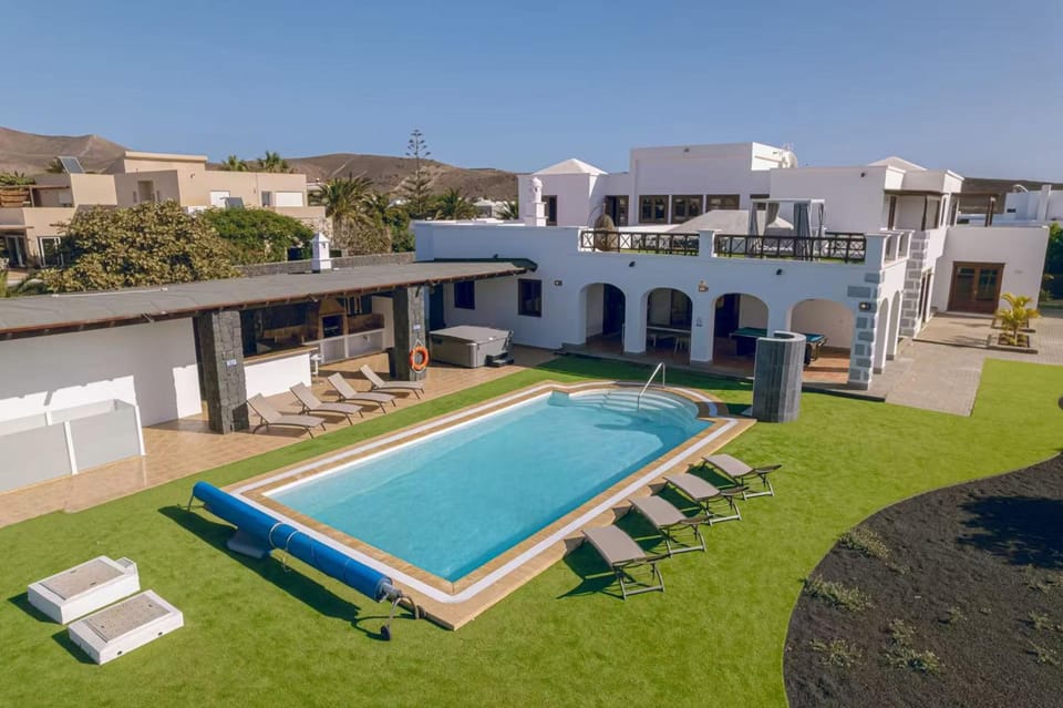 House | 9 bedrooms