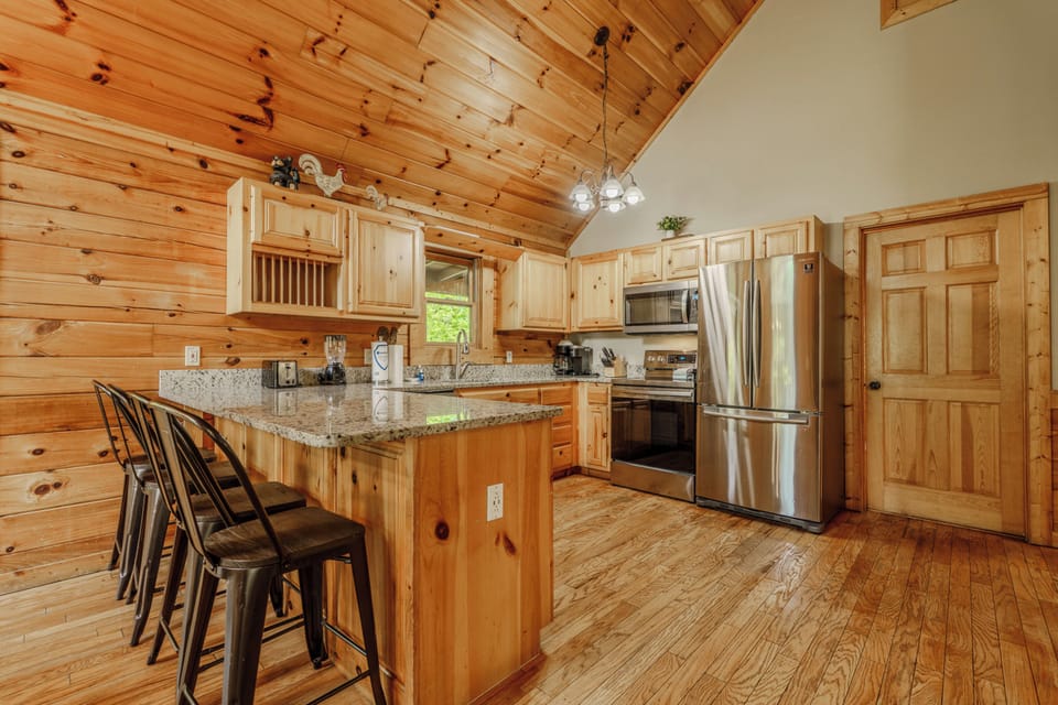 Signature Townhome, 4 Bedrooms, Hot Tub | Private kitchen | Coffee/tea maker, fridge, microwave, oven