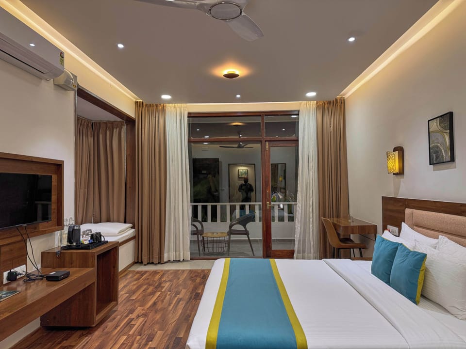 Junior Room | Soundproofing, iron/ironing board, free WiFi, bed sheets